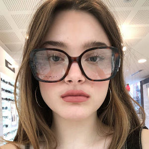 Meet your Posher, Camille